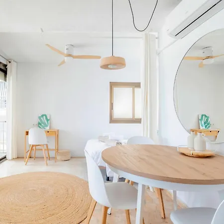 Lovely In With Kitchen Apartment *